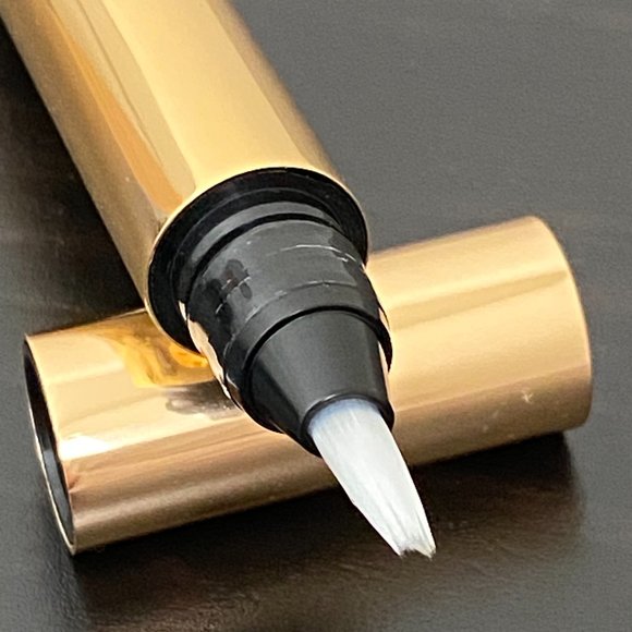 YSL Touche Éclat Brightening Pen Luminous Ivory - Picture 2 of 11